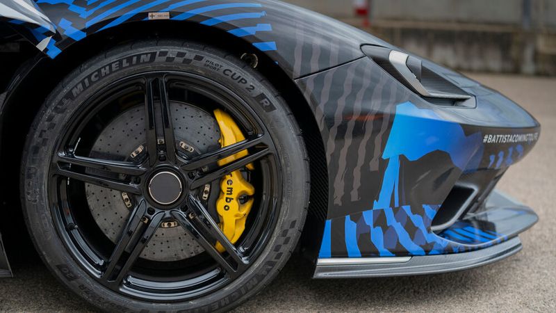 Die Bremsen sind großzügig dimensioniert. (Bild: Pininfarina)