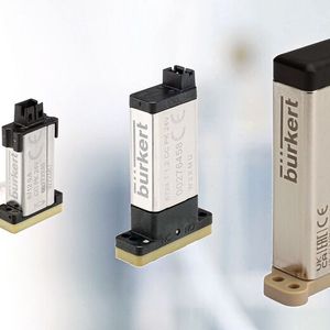 Die WhisperValve lassen sich gut aneinanderreihen oder zu kompletten Systemlösungen kombinieren. Über eine Elektronikerweiterung sind viele Analysefunktionen realisierbar.(Bild:  Bürkert Fluid Control Systems)