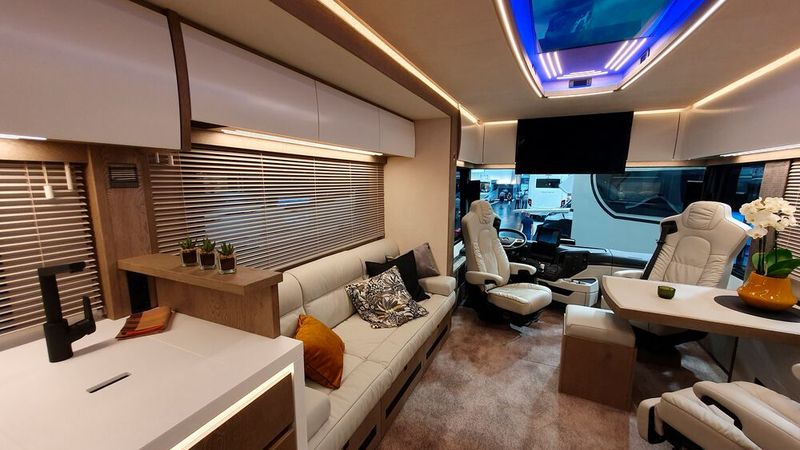 Dafür gibt es im Interieur Luxus pur. (Bild: Mauritz – VCG)