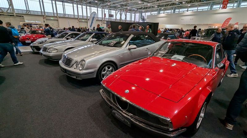 Auch auf der Auto e Moto d'Epocha nicht zu übersehen, war der Trend zu jüngeren Oldtimern bzw. Youngtimern. (Bild: Dominsky )