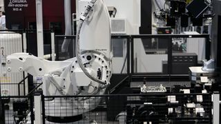 DS2 implementiert flexible Fertigungszellen und Fertigungssysteme für die unbemannte Produktion. (Okuma)