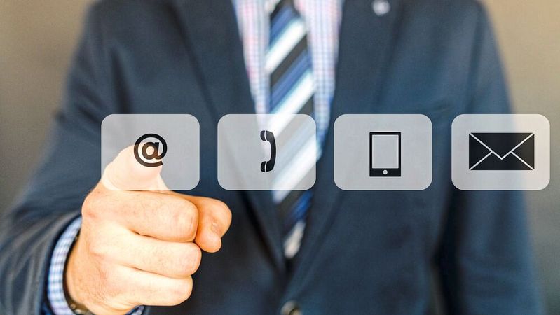 Wann gelten E-Mails im Geschäftsverkehr als gelesen bzw. kann davon ausgegangen werden, dass sie zur Kenntnis genommen werden? Mit dieser Frage beschäftigte sich der BGH. Wenn Geschäftspartner per Mails Angebote verschicken, sind diese gültig. Sie einfach zurückzuziehen, geht nicht.(Bild:  gemeinfrei /  Pixabay)