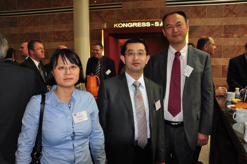 von links: Ping Zhang, Xiaolong Dai und Zhiming Liu von BASF (Bilder: M. Henig, J. Nellen / PROCESS) (Archiv: Vogel Business Media)