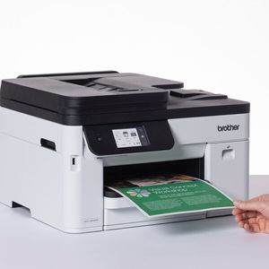 Beim MFC-J5010DW ist auch der Touchscreen etwas kleiner dimensioniert.(Bild:  Brother)