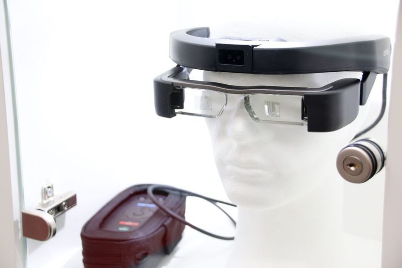 Ubimax zeigt seine Wearable-Computing-Lösungen, die Anwender aller Branchen bei den Prozessen entlang der Wertschöpfungskette einsetzen können. (Bild: konstruktionspraxis)