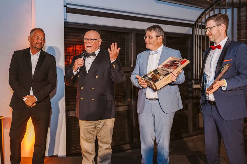 Wilfried Beeck von IT Service Beeck wird in den verdienten Ruhestand entlassen. (Bild: KAUFFMANN STUDIOS)