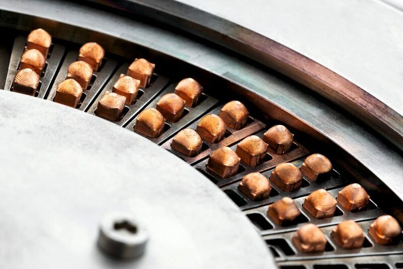 Zum Einsatz kommt der Elektronenstrahl in Hairpin-Statoren für Elektromotoren, bei denen bis zu 300 Kupfer-Pins gefügt werden. (Probeam)