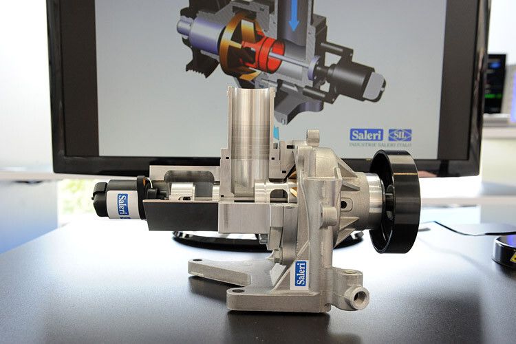 Eine neue, modular aufgebaute Pumpe von Industrie Saleri Italo stimmt den Durchfluss des Kühlmittels im Kühlkreislauf punktgenau auf die Anforderungen des Motors und die herrschende Kreislauftemperatur ab. (Foto: Mack)