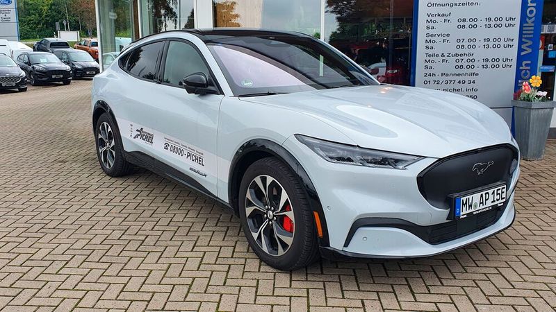 Die Elektromobilität stellt das Familienunternehmen aktuell stärker in den Fokus. Geplant ist, die Fördermöglichkeiten für die Ladeinfrastruktur voll auszunutzen. (Bild: Mauritz/»kfz-betrieb«)