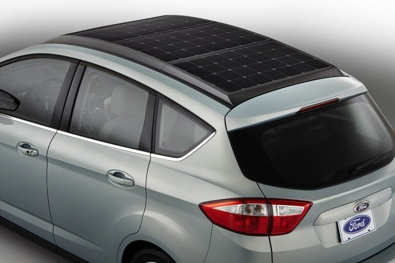 Sonnenenergie könnte in Zukunft bis zu 75% der Stromversorgung während des Fahrbetriebs eines Solar-Hybrid-Fahrzeugs decken. (Bild: Ford)
