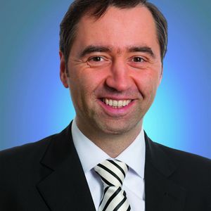 „Der ACS 2000 erfüllt die Anforderungen der Industrie“, so Martin Schorbach, Leiter Geregelte Großantriebe/Großmaschinen, ABB Automation Products.