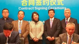 Signing ceremony of the technology license agreement between Invista and Pan-Asia PTA.  (Business Wire)