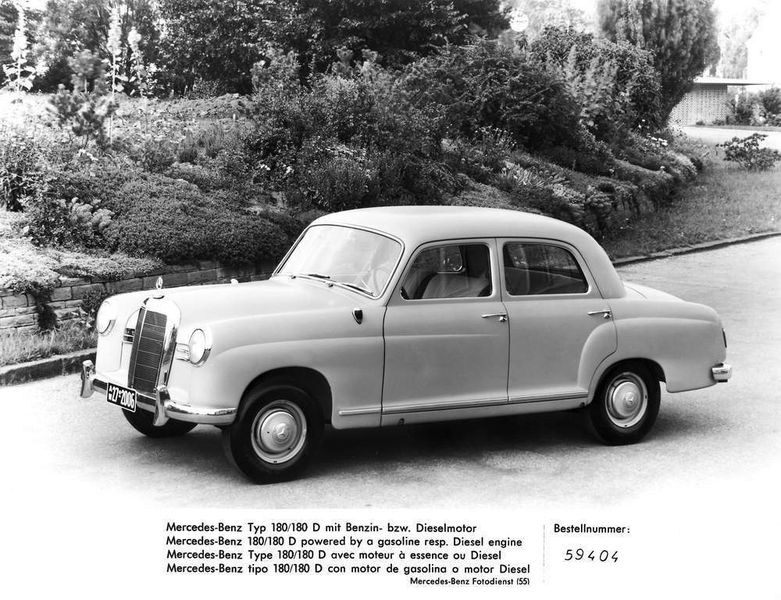 Die ersten Nachkriegs-Mercedes basierten noch auf Konstruktionen aus den dreißiger Jahren. 1953 vollzog das Werk den Übergang zu einer modernen, selbsttragenden Karosserie in Pontonform. Die „Ponton“-Baureihe lief von 1953 bis 1962 vom Band. Insgesamt entstanden rund 559.000 Exemplare der Modelle 180 bis 220 SE, von denen heute noch etwa 2.000 zugelassen sind (Quelle: MBIG). Fotos: Mercedes (Archiv: Vogel Business Media)