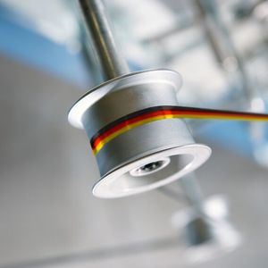 Sahm-Spulmaschinen wickeln unterschiedlichste technische Garne, Fasern und Bänder präzise auf.(Bild:  Georg Sahm GmbH & Co. KG Maschinenfabrik)