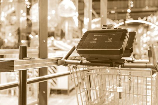 Mit dem smarten Einkaufswagen können Händler anonyme Daten zur Marktoptimierung gewinnen.(Bild:  Wanzl GmbH)