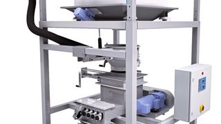 Big-Bag-Entleerstation mit Multischneckendosierer von Tomal zur staubfreien, genauen Dosierung von Pulveraktivkohle (PAK). Die Anlage benetzt, dispergiert und dosiert staubfrei und sehr exakt. (Bild: Tomal)