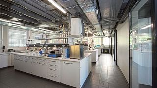 Les investigations associées à la caractérisation thermique des matériaux sont destinées à l’horlogerie au médical et à la microtechnique.  (Laboratoire Dubois SA)