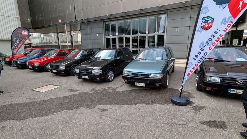 Und hier die Eigner eines Uno Turbo. (Bild: Dominsky)