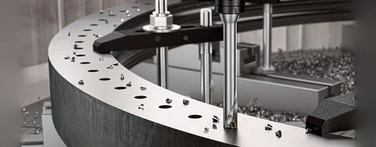 Le foret à plaquettes indexables CoroDrill DS20 offre fiabilité et prévisibilité avec une longue durée de vie pour le perçage de trous d'une profondeur de 4 à 7xD. Le foret à plaquettes indexables CoroDrill DS20 offre fiabilité et prévisibilité avec une longue durée de vie pour le perçage de trous d'une profondeur de 4 à 7xD.