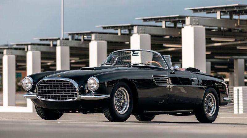 Platz 10: Vom Ferrari 375 America entstanden gerade einmal 13 Stück. Von dem Vignale Cabriolet sogar nur dieses eine. Es ging auf der Auktion für 7.595.000 Dollar weg.  (Bild: RM Sotheby's)