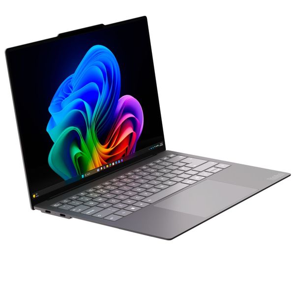 Das in Berlin gezeigte Project AeroBlade soll demonstrieren, wie sich ein sehr dünnes und lüfterloses Business-Notebook realisieren lässt. Es ist nur 9,95 mm dick und wiegt weniger als 830 Gramm. (Bild: Lenovo)