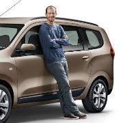 Ex-Fußballprofi Mehmet Scholl wirbt für den Dacia Lodgy.(Foto:  Renault)