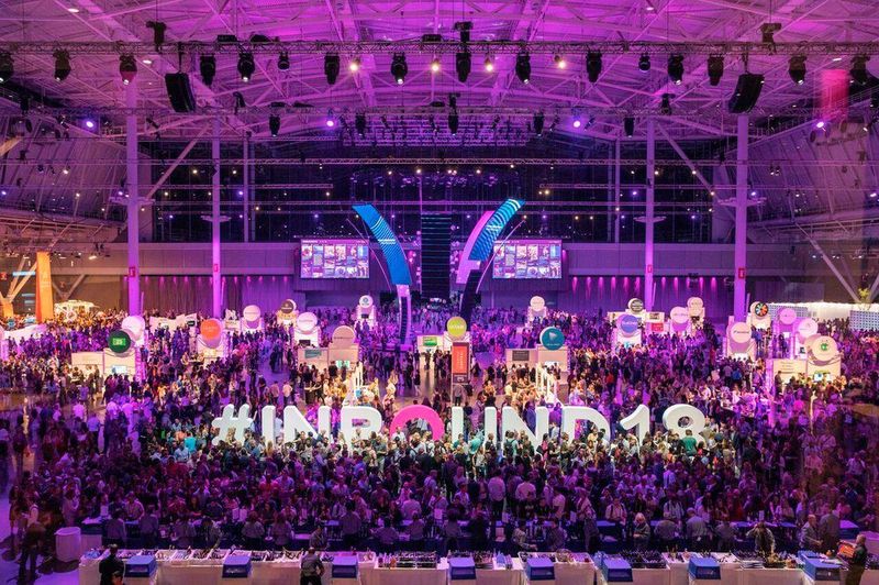 24.000 Teilnehmer sowie 300 Keynotes, Spotlight- und Breakout-Sessions machen die INBOUND zu einem zentralen Networking-Event und zur Innovationsplattform. (HubSpot)