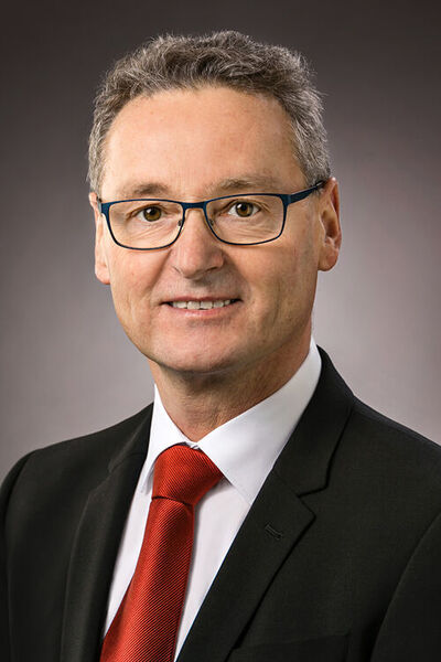 Manfred Meyer, Leiter der Abteilung Neue Technologien und langjähriger Prokurist, übernimmt gemeinsam mit... (IEF)