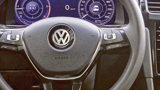 Bald wieder Realität: Echte Tasten auf VW-Lenkrädern. (Bild: Volkswagen AG)