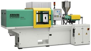 Auf der Proform ist die Spritzgießmaschine Allrounder 370 S das Herzstück einer komplexen Fertigungszelle. (Archiv: Vogel Business Media)