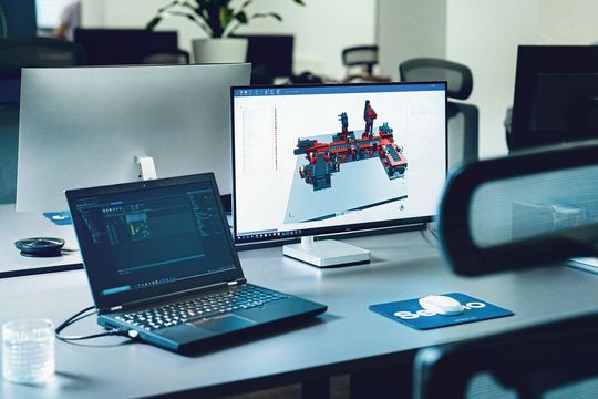 Mit Simulationsmodellen und einem digitalen Lernkonzept bieten fischertechnik und  Selmo Technology Fortbildungen im Bereich speicherprogrammierter Steuerungen.(Bild:  Selmo Technology)