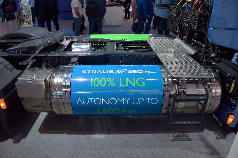 ... vor allem auf Erdgas als Kraftstoffalternative. Das tun sie auch weiterhin: Mit flüssigem Erdgas (LNG) kommt eine weitere Möglichkeit hinzu. (Rosenow/»kfz-betrieb«)