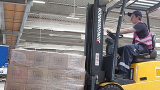 Weltweit kann Hellmann ab sofort mit der Software „Ecalc“ auf Grundlage der gleichen Prozesse und nach einheitlichem Vorgehen kalkulieren. (Bild: Hellmann Worldwide Logistics)