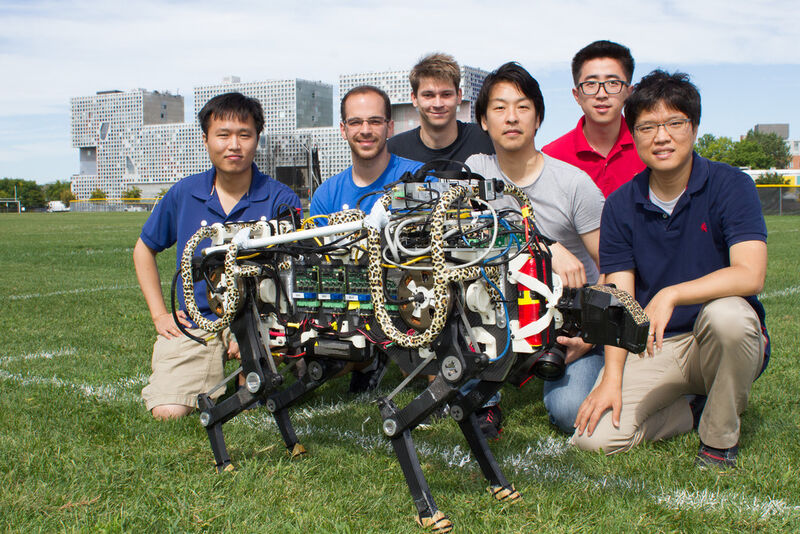 Das Entwicklerteam des cheetah bot (Jose-Luis Olivares/MIT)