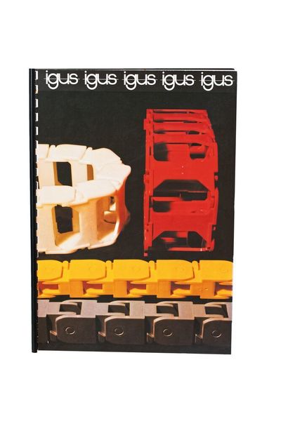 Igus E-Ketten-Katalog aus dem Jahr 1981 mit einem Umfang von zwei Seiten. Die aktuelle Ausgabe umfasst inzwischen 1.300 Seiten.  (Igus GmbH)