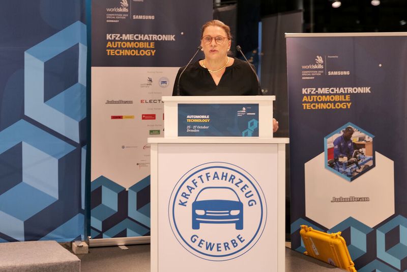 Gabriela Msuya betonte, dass es für das Haus des Kfz-Gewerbes eine großartige Erfahrung war, diesen Wettbewerb für die Teilnehmer und Experten auszurichten. Sie dankte ihrem Team für das herausragende Engagement.  (Bild: Schmidt/autoFACHMANN)