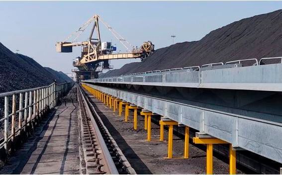 Den bronzenen vector gewinnt das Unternehmen Talwandi Sabo Power Limited aus Indien für den Einsatz von Energiekettensystemen in einem Schaufelradgerät. (Bild: Igus)