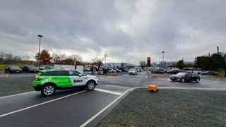 Im Projekt Dekor-X entwickelten Zulieferer und Hochschulen eine fahrzeugzentrierte und herstellerübergreifende Methode für dezentrale Intelligenz. (Bild: Valeo)