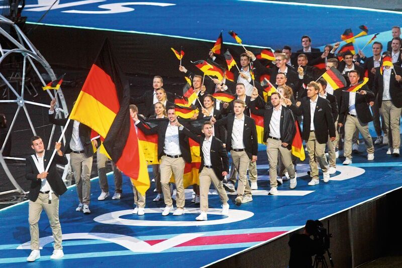 39 Teilnehmerinnen und Teilnehmer zogen für das Team Germany in die Kasan-Arena ein.  (Worldskills Germany/Anja Jungnickel)