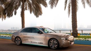 Mercedes, Lumo und Momenta rufen in Abu Dhabi einen Robotaxi-Dienst nach SAE-Level-4 auf Basis der aktuellen S-Klasse ins Leben. (Bild: Mercedes-Benz)