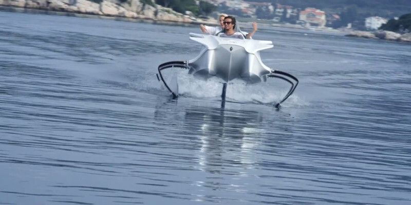 Zum Abheben – das elektrische Tragflächenboot Quadrofoil (Quadrofoil)