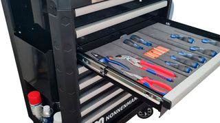 Tools and accessories can be neatly stowed away in adapted inserts. (Source: Nonnenmann)
