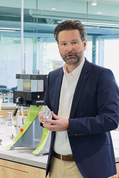 Pascal Forrer: «Auch Elektroautos benötigen ein breites Spektrum an spanender Bearbeitung. Mit unseren Produkten sehen wir uns für den Mobilitätswandel bestens gerüstet.» (Konrad Mücke / SMM)