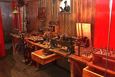 Ein Blick zurück: So hat bei Hermle alles mal angefangen.  (Archiv: Vogel Business Media)