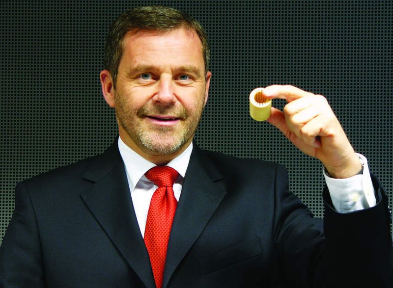 Gerhard Baus, Prokurist Kunststoff-Gleitlager bei igus: „Gestützt auf die per Datenbank dokumentierten empirischen Versuchsergebnisse lassen sich heute bei fast allen Anfragen zuverlässige Angaben zur Lebensdauer von iglidur-Gleitlagern machen“. (Archiv: Vogel Business Media)