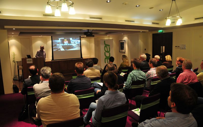 Wilfried Thom am Rednerpult (COMEO Event GmbH)