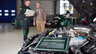 In der neuen Funktion „Automatische Diagnose“ (AD) übernimmt bei den Mega Macs eine KI die Fahrzeugdiagnose. (Bild: Hella Gutmann)