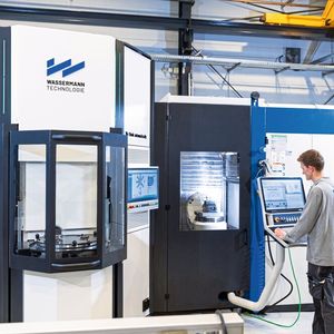 Automationslösungen können bei Wassermann unter realen Produktionsbedingungen besichtigt werden. Paletten-Terminal Work-S mit bis zu 27 Plätzen (400 Millimeter x 400 Millimeter) bzw. 81 Plätzen (D148er), Transfergewichte bis 300 Kilogramm mit einem Aufbau von bis zu 500 mm. Mehrmaschinenfähig, flexible Aufteilung von Palettengrößen möglich, bewährte Leittechnik. Minimaler Footprint bei maximaler Packungsdichte und max. Transferwegen- & -gewichten. (Bild:  Wassermann Technologies)