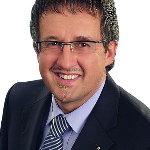 „Die neue E-Grade-Funktion ermöglicht es dem Anwender direkt vom Arbeitsplatz aus, den Thermostat auf seine Bedürfnisse einzustellen. Hierfür ist kein Servicetechniker notwendig.“ Daniel Huber, Geschäftsführer Peter Huber Kältemaschinenbau