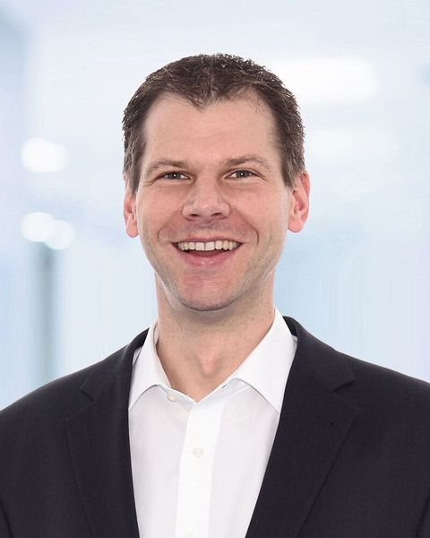 „Die komplette Leitungsführung befindet sich innerhalb des Blocks. So können die ansonsten häufig auftretenden Montagefehler durch falsch angeschlossene Schläuche gar nicht erst entstehen“, erklärt Mathias Kraft, Technischer Leiter bei Konstandin. (Bild: Konstandin)